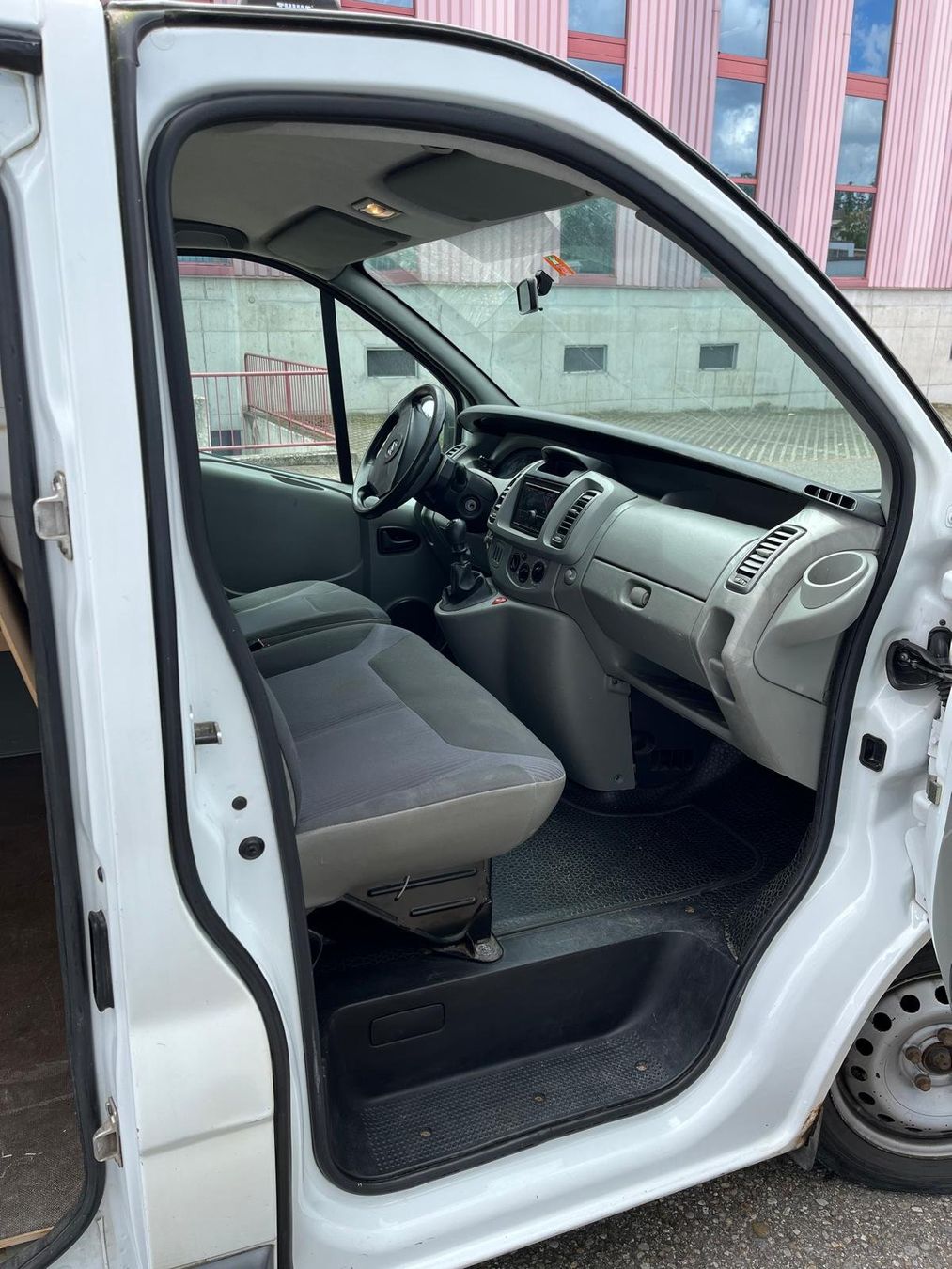 Opel Veicoli commerciali: Opel Vivaro 2.0 TDHF 27/30 – Usato da Laupen ZH venduto da Holzwurm_94 6