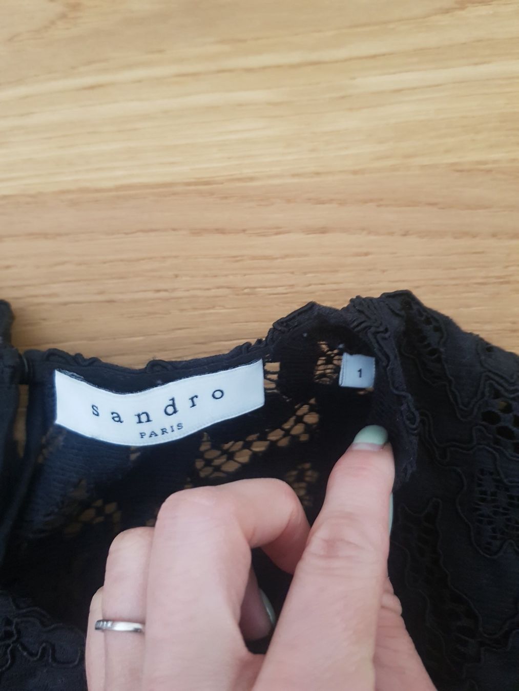 Sandro Top: Sandro Spitzen Crop Top – Usato da Eschenbach SG venduto da SanFranciscoCalifornia 1