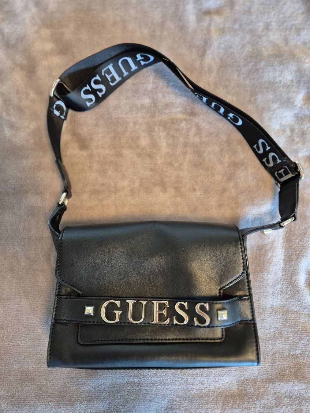Guess Borse da donna: Schwarze Guess Handtasche – Usato da Brugg AG venduto da F_v_m 2