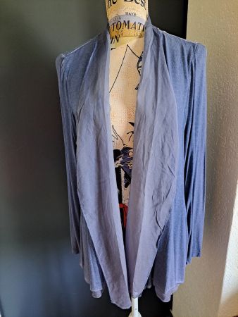 Jolie jaquette toute fine, taille 38, couleur bleu jeans
