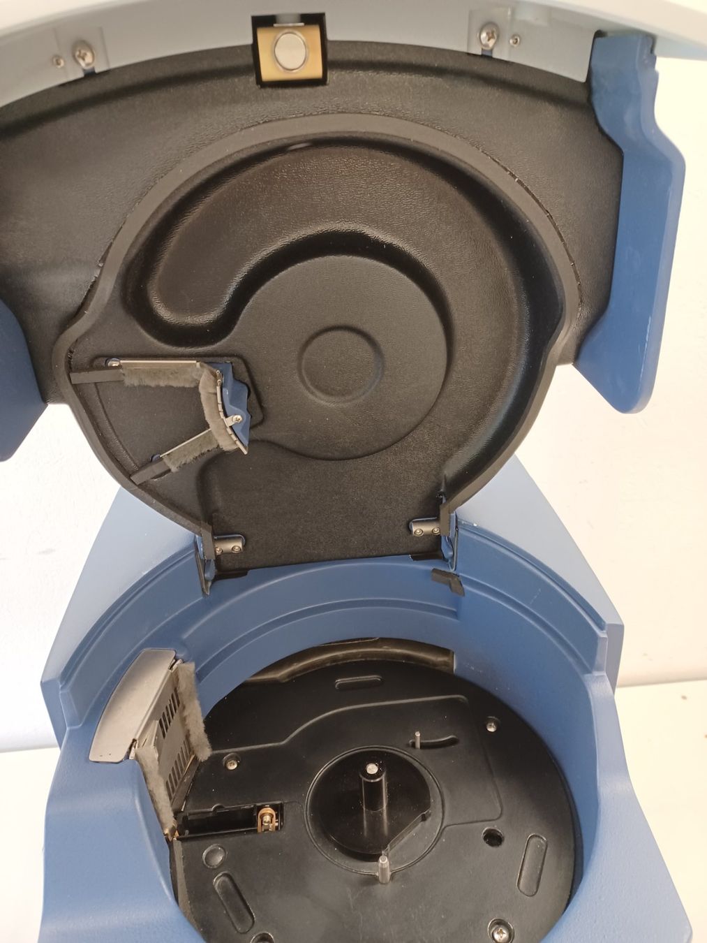 Accessori da laboratorio: Affymetrix GeneChip Scanner 3000 – Usato da Niederdorf venduto da LeptonAG_Labor 4