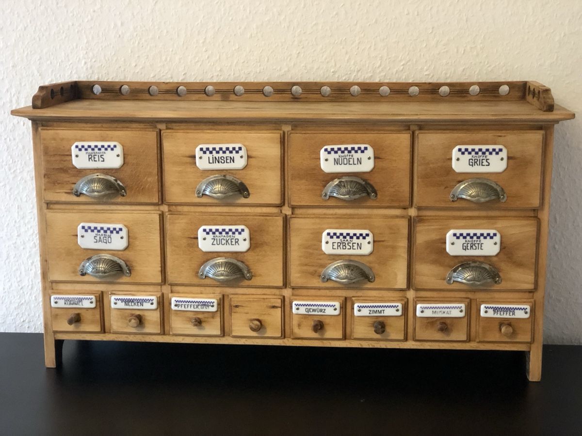 Cassettiere: Gewürzmöbeli, antike Schubladenkommode Küche – Usato da Regensberg venduto da Chura