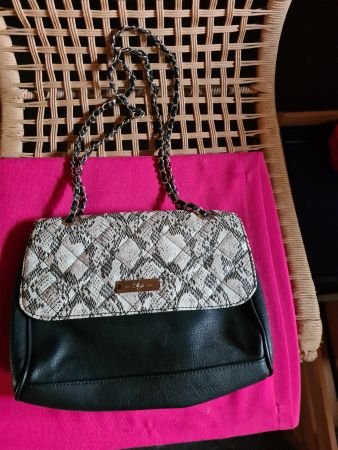Handtasche