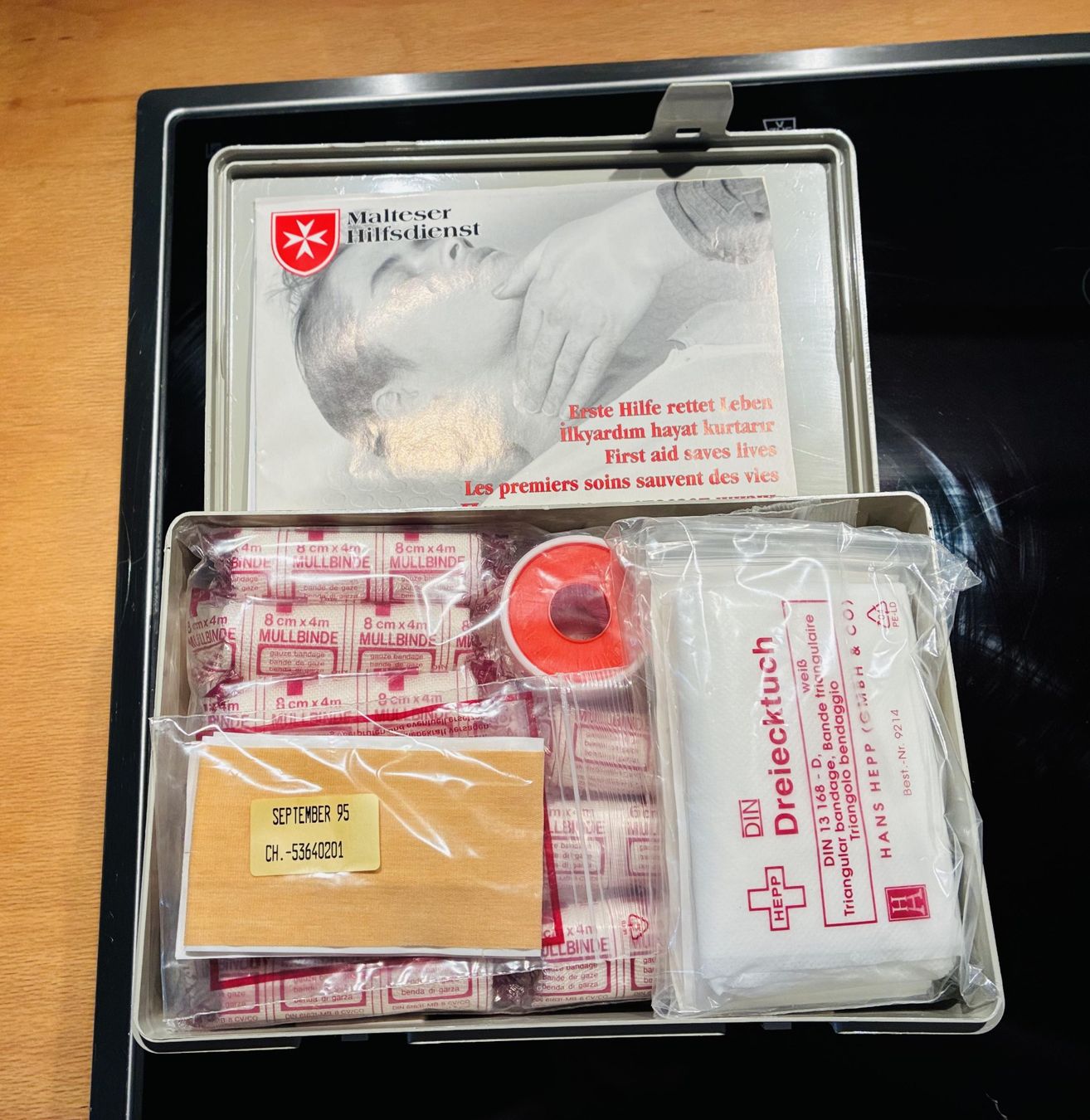 Kit di pronto soccorso: Auto-Apotheke Auto-Verbandskasten - Vintage – Usato da Oberkulm venduto da Weberlisa 3