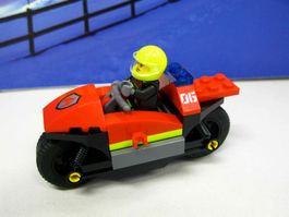 Lego City Feuerwehr - Frau mit Motorrad  Neu