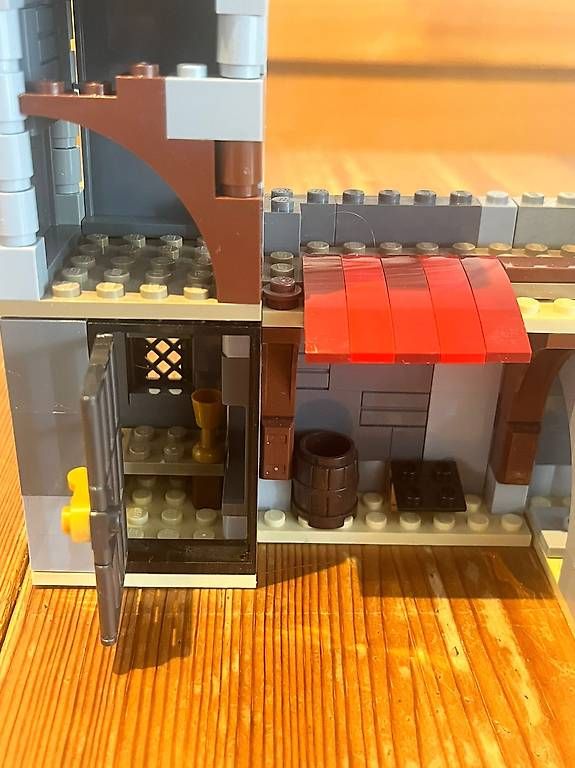 Spielzeuge: Legoburg – Gebraucht aus Rickenbach LU von Maxianer 2