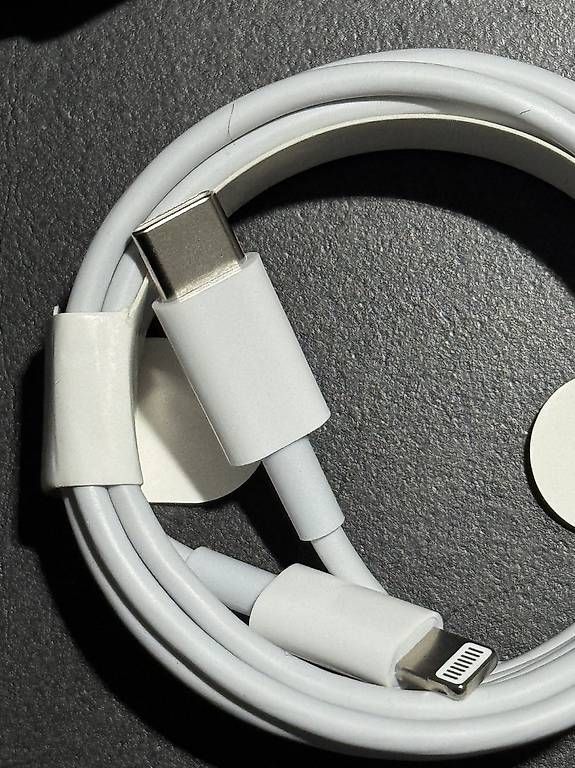 Caricabatterie: NEU - USB-C to Lightning Cable 2m 25W inkl. Adapter – Nuovo e nell'imballaggio originale da Neuhausen venduto da francesco1993 2