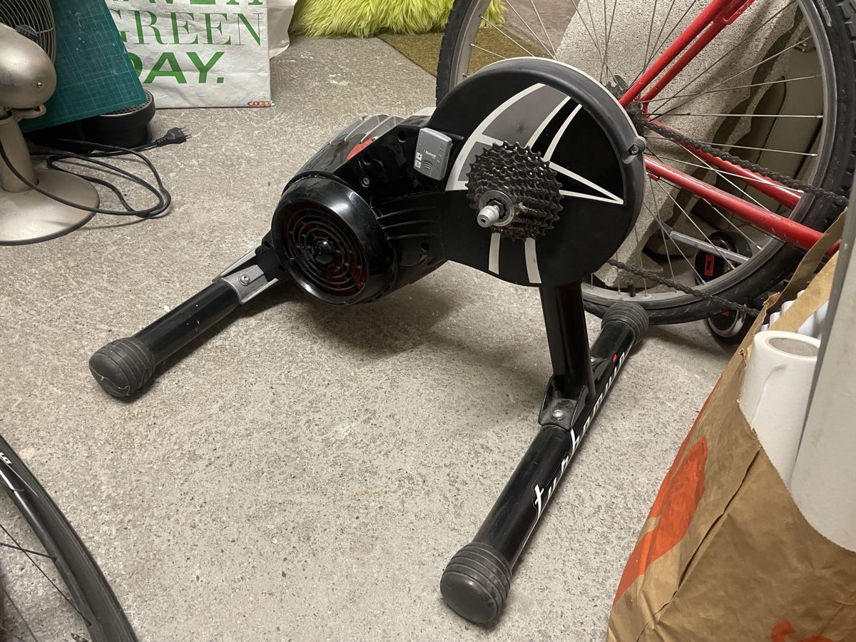 Hometrainer: Rollentrainer mit Powermeter, Elite Turbomuin – Usato da Zürich venduto da Pharcko