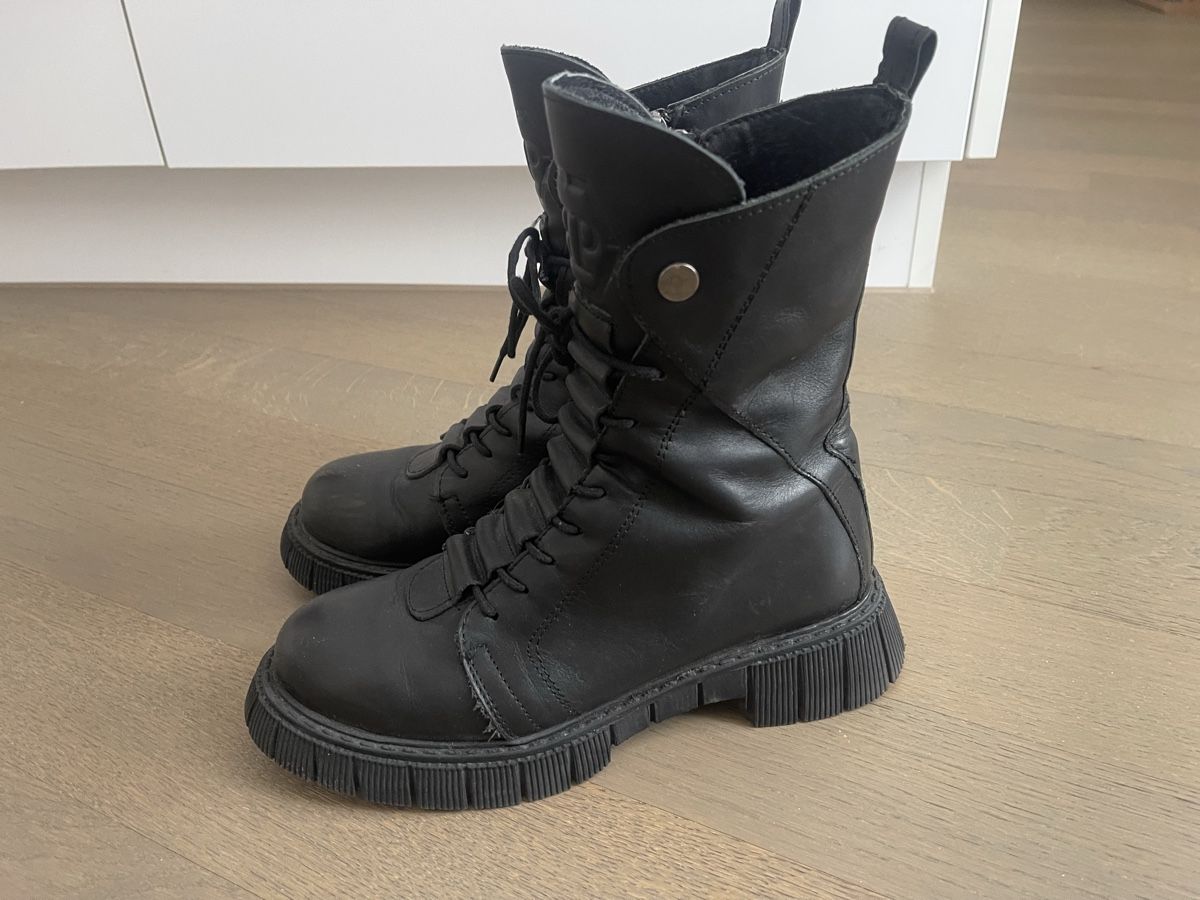 Scarpe da donna: PP Boots Gr.37 Schwarz echtes Leder - gebraucht. Versand 9.- – Usato da Meilen venduto da ana9 1