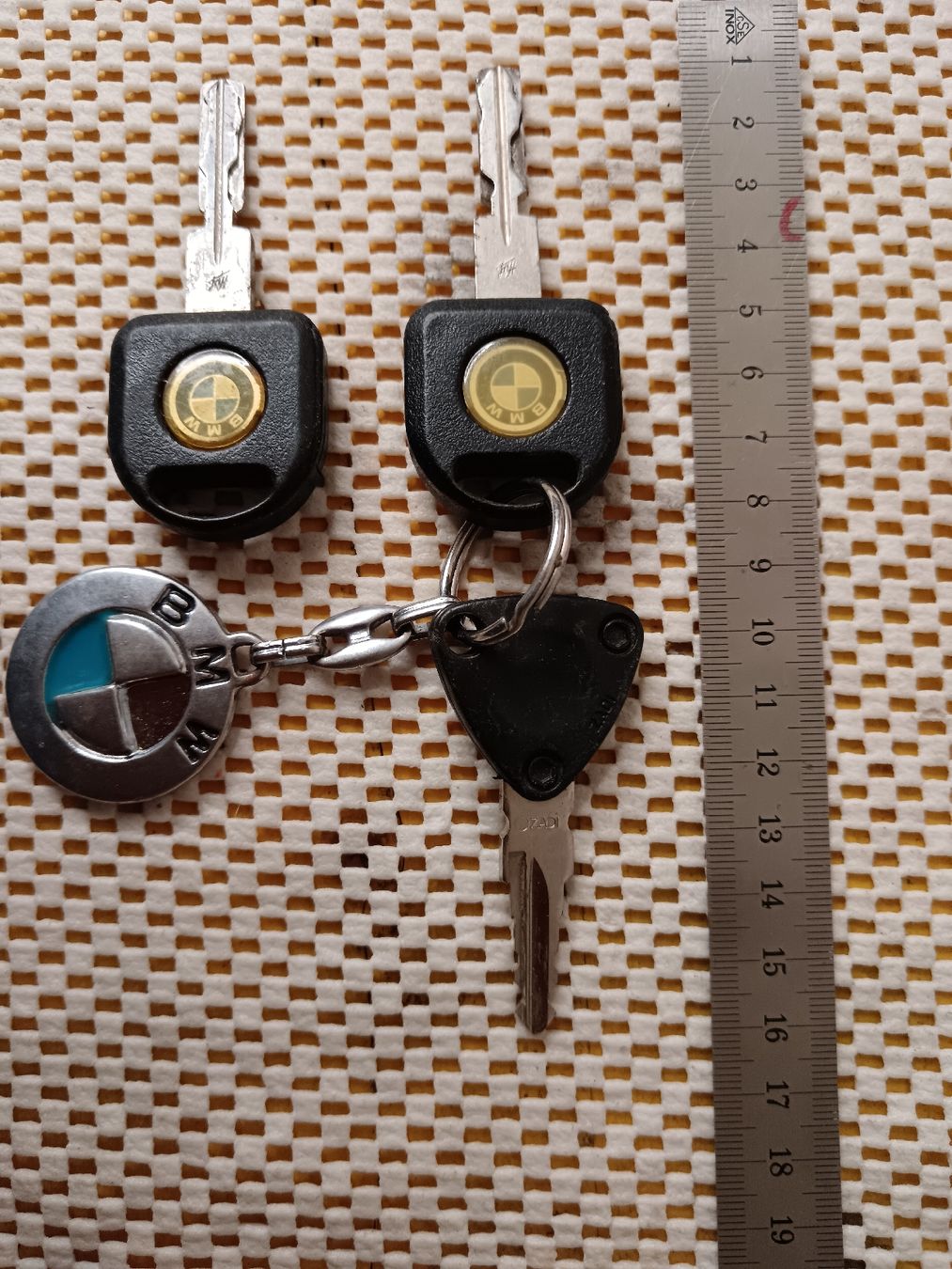 BMW Chiavi: Original BMW Autoschlüssel mit Anhänger. – Usato da zürich venduto da safety1970