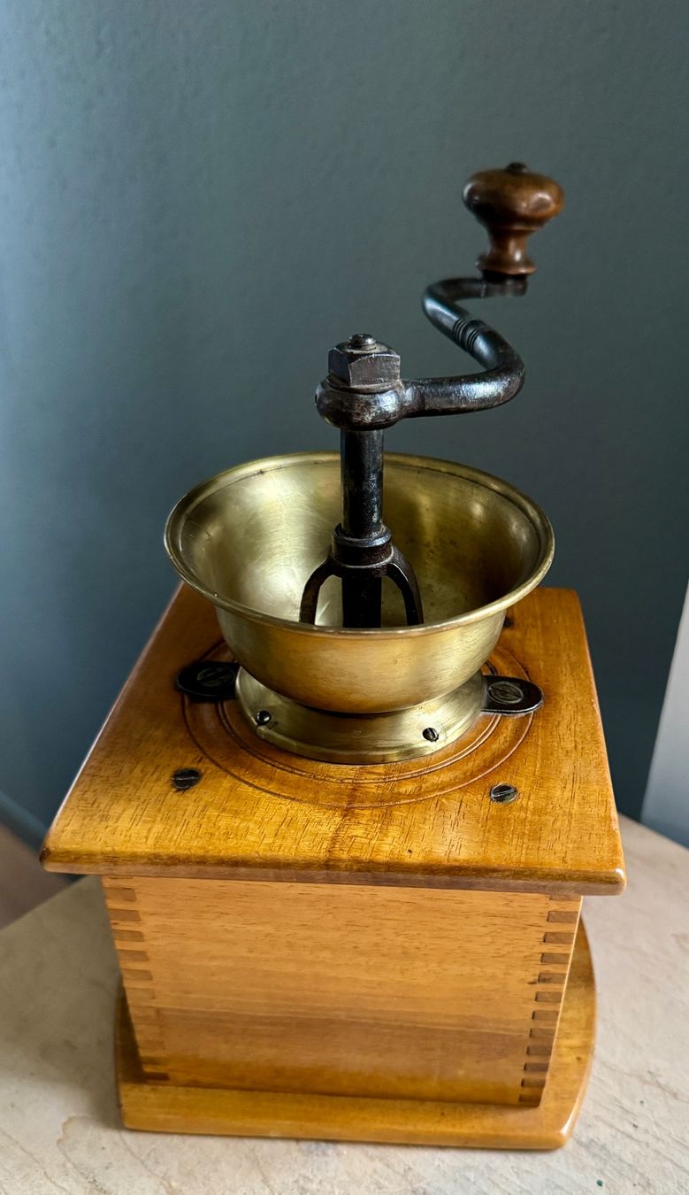 Elettrodomestici da cucina: Sehr schöne antike Kaffeemühle – Usato da Rothrist venduto da Luckywinner 4