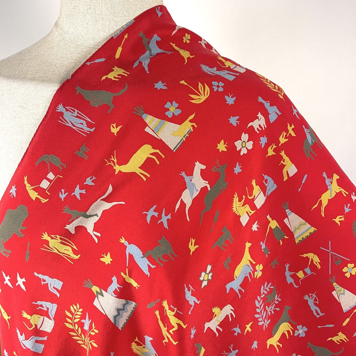 Fabric Frontline Foulard & Sciarpe: FABRIC FRONTLINE Silk Scarf – Nuovo (secondo la descrizione) da Emmen venduto da Avviivva_Com2023 2