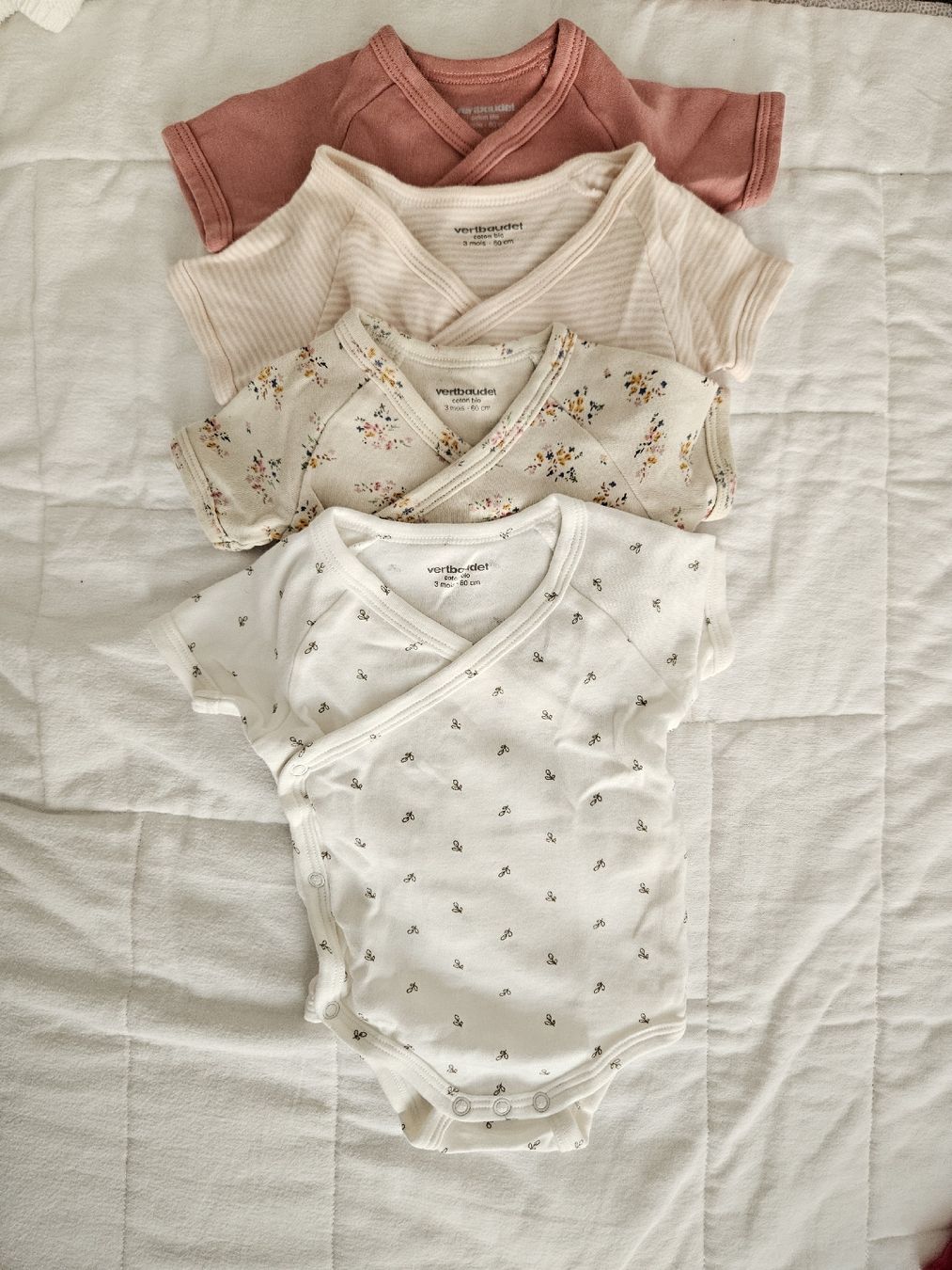 Chemises, Tops & T-shirts: Set of 4 Vertbaudet Wrap Bodysuits – Neuf (Voir description) à Zürich par mer_jld9