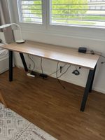Schreibtisch mit schwarzen Metallbeinen, 160 x 60 cm