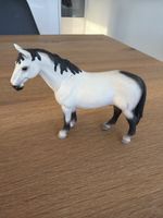 Schleich Pferd weiß schwarz 
