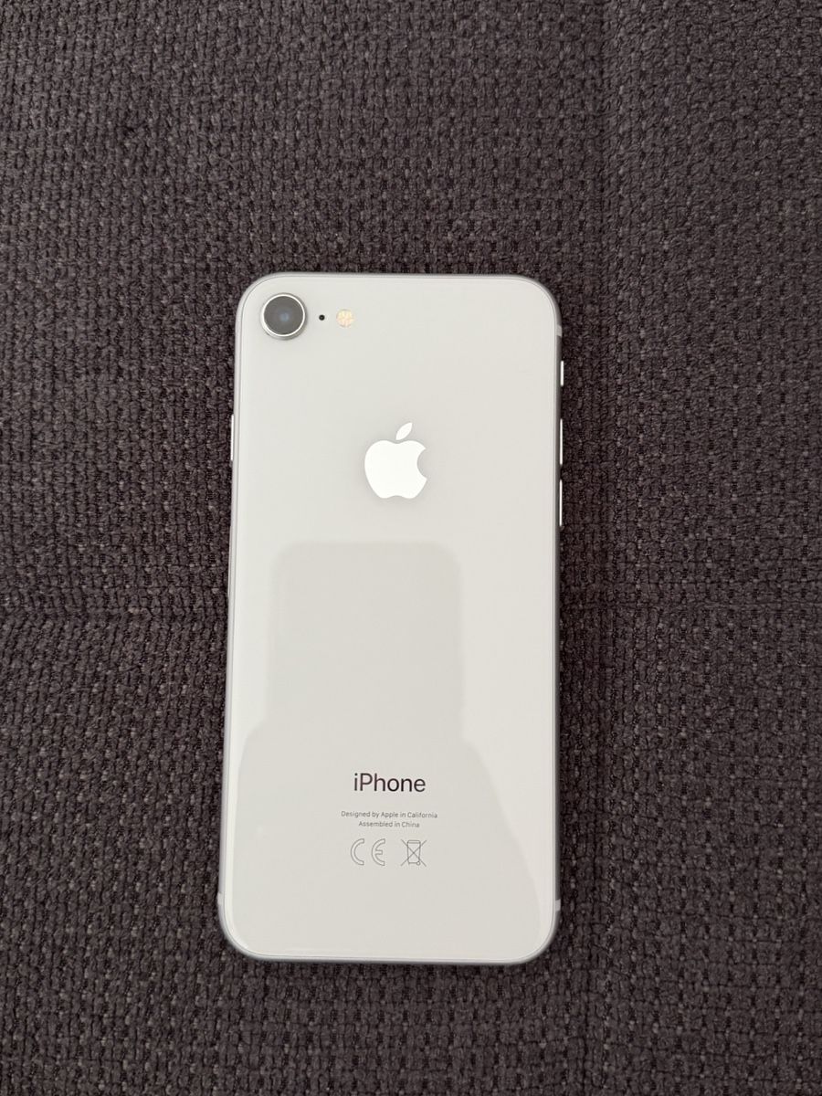 Apple Telefoni cellulari / Smartphones: iPhone 8 Weiss - 64 GB - Top Zustand – Usato da Ilanz venduto da jana.52