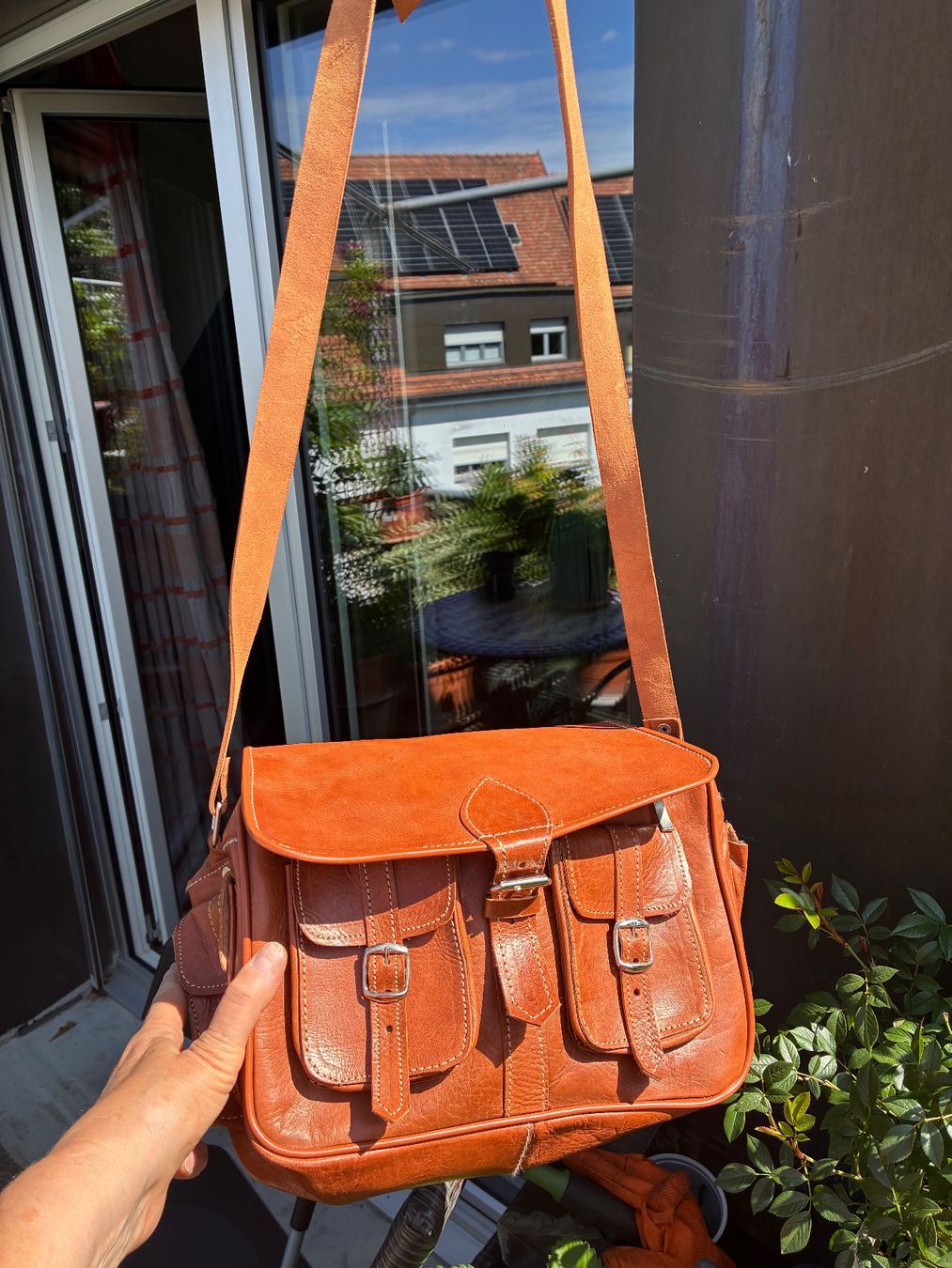 Taschen für Damen: Schulter-Damentasche aus echtem Leder – Gebraucht aus Zürich von thetschi