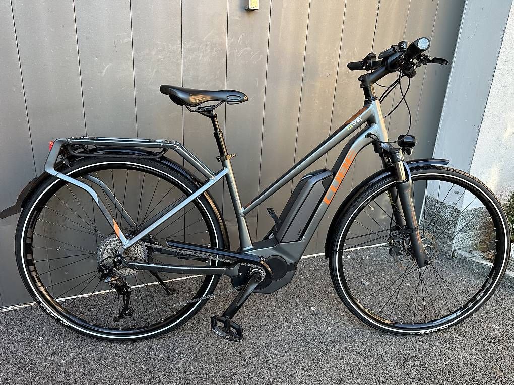 Vélos: E-bike trekking Cube touring 28  – D'occasion à Quartino par DiloUsato 2