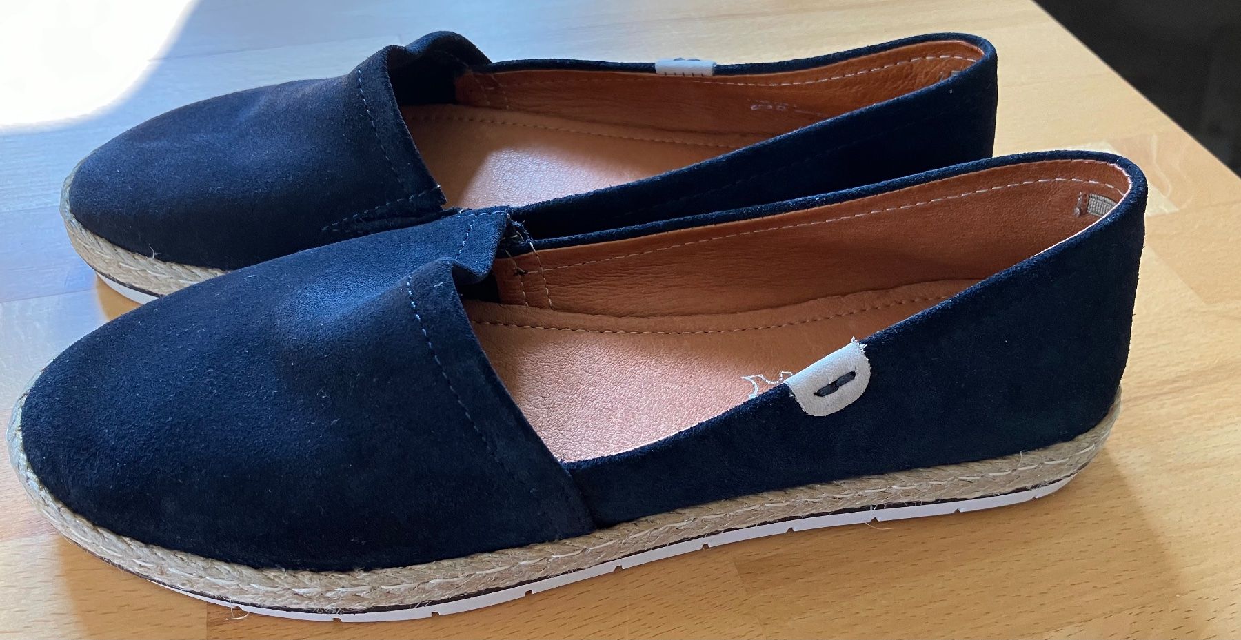 Scarpe da donna: Schöne Wildleder Sommerschuhe,  Gr. 39, neuwertig! – Nuovo (secondo la descrizione) da Olten venduto da Dickbrave 1