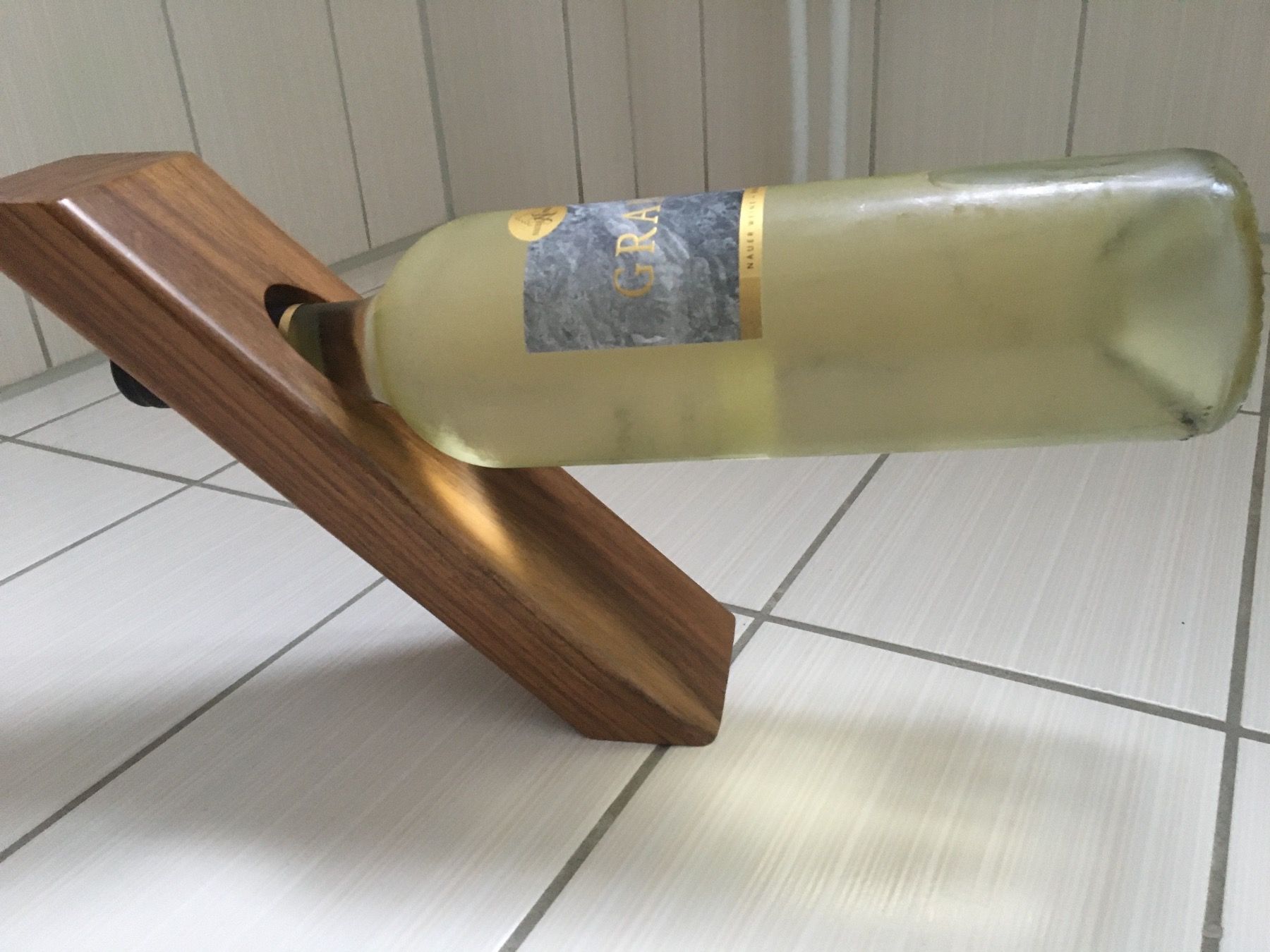 Weingestelle & -ständer: Flaschenhalter ohne Flasche 😉 – Gebraucht aus Arth von Vrecam51