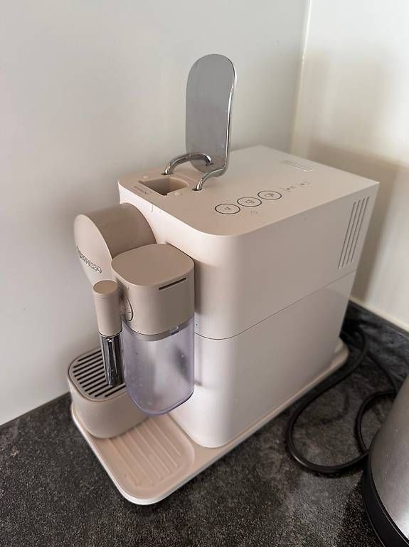 Nespresso Macchine per caffè & Macchine per espresso: Nespresso Lattissima – Usato da widen venduto da balmolll 1