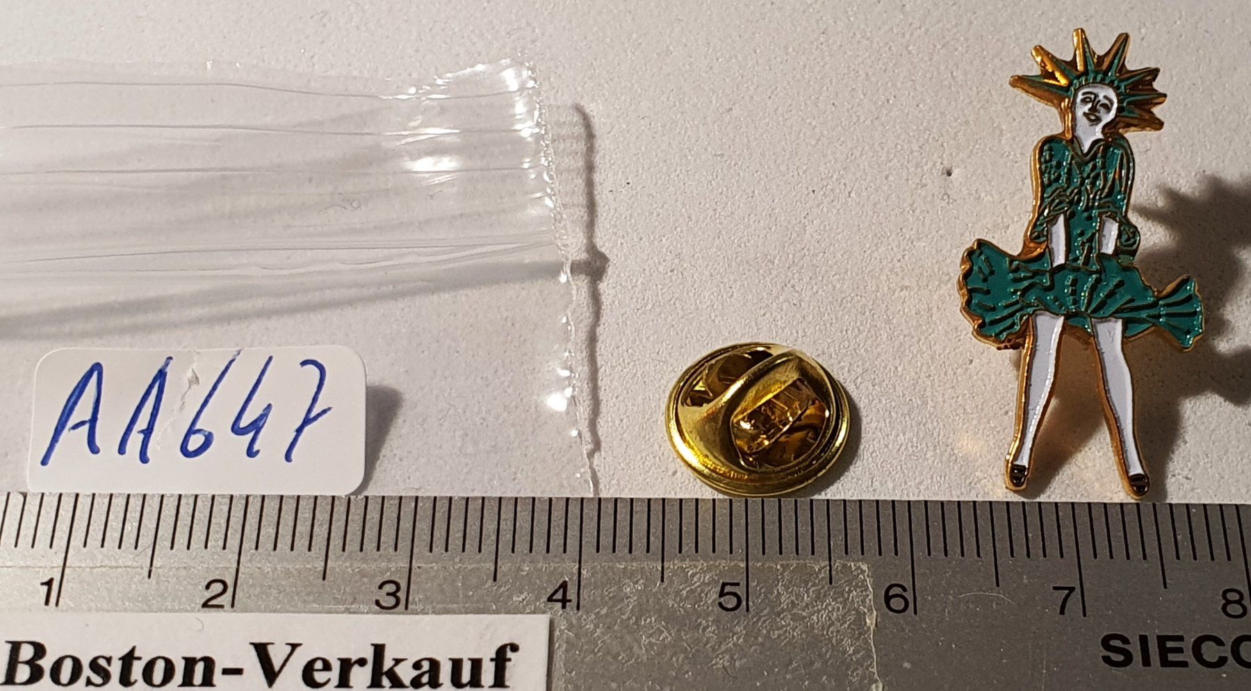 Placchette & Badge: AA647 - Pin Frau – Usato da Reinach BL venduto da Boston-Verkauf 1