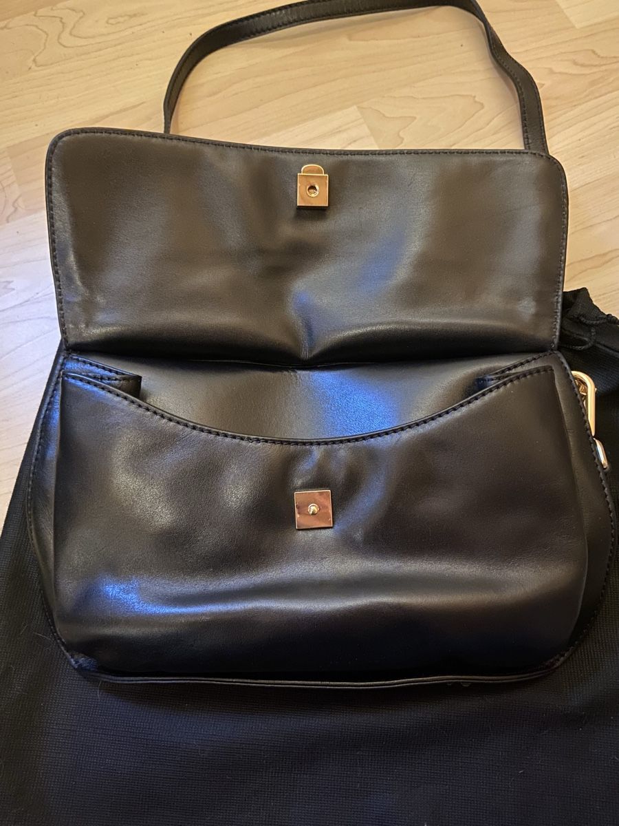 Guess Borse da donna: Guess Leather Collection – Usato da Birmenstorf AG venduto da SlinaPaolo 2