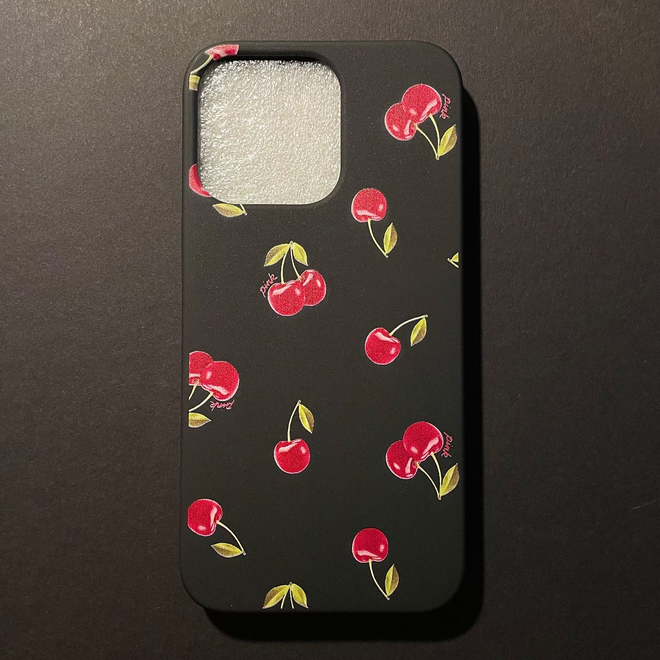 Apple Handys / Smartphones: NEU: iPhone 13 pro Hülle schwarz m. Kirschen – Neu und originalverpackt aus Bellach von Dreamer2501