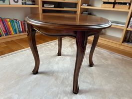 kleiner antiker Holztisch