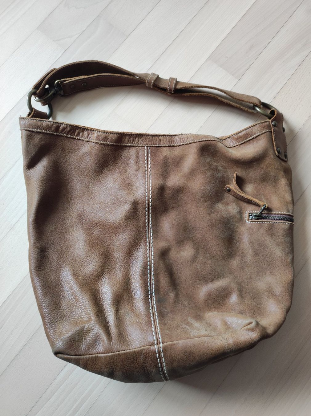 Sonstige Kleidung & Accessoires: Roots Schultertasche aus Leder – Gebraucht aus Pfungen von aniar