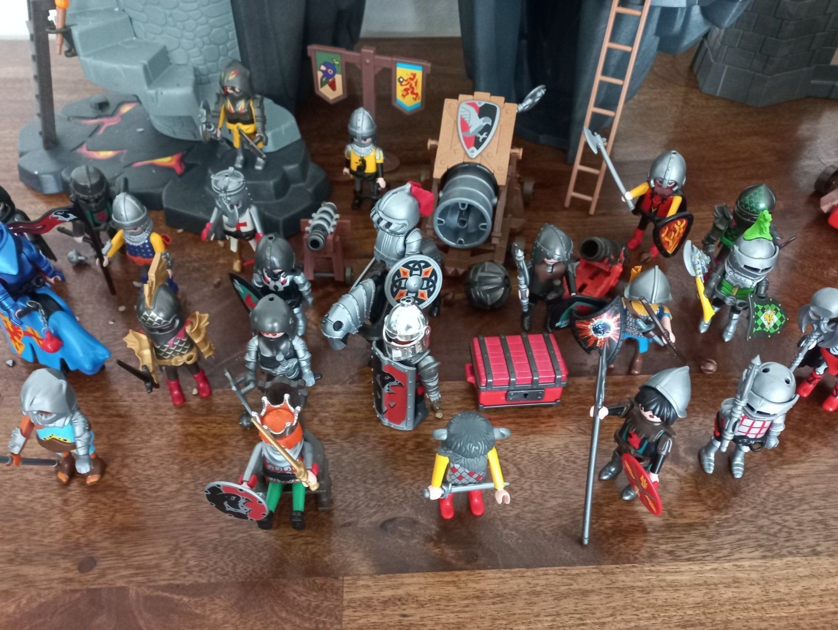 Playmobil Spielzeuge: Playmobil Ritter mit Burgen – Gebraucht aus Lachen SZ von  6