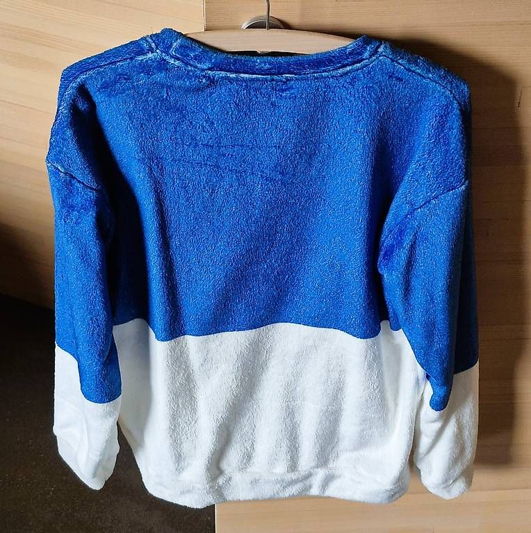 Pullover & Sweatshirts: Damen Sweatshirt mit Katzenmuster Grösse M – Gebraucht aus St. Gallen von Amelie_73 1