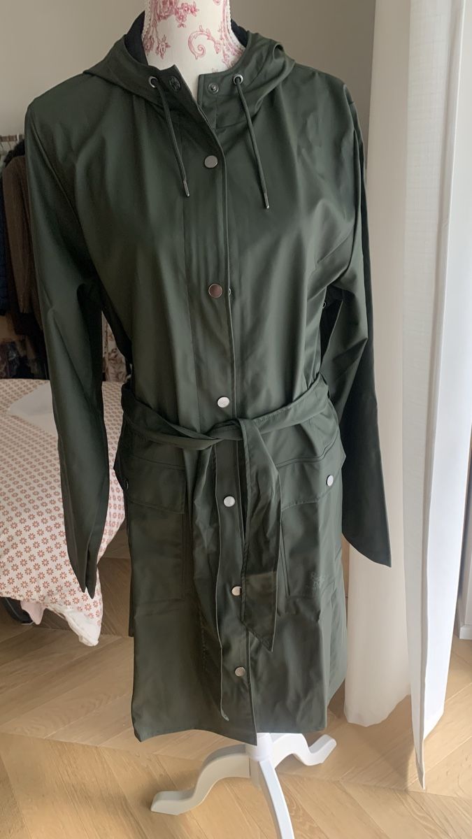 Rains Jacken: RAINS rain jacket XL (NEW) – Neu und originalverpackt aus Zürich von Angela_Fashion_Lover