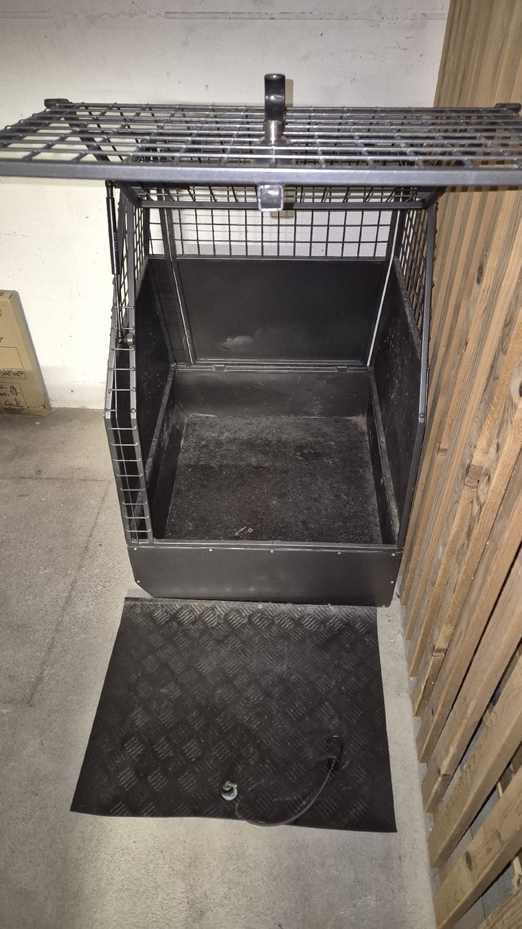 Cucce & Letti: Hundebox von Peter Kleiner mit Notausstieg – Usato da Oetwil an der Limmat venduto da denden01 1