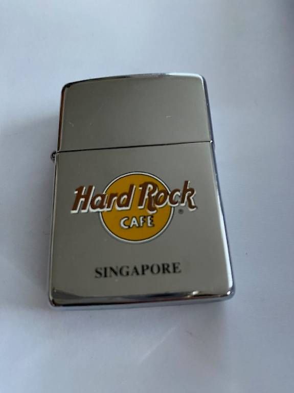 Zippo Accendini: Zippo Feuerzeug Original Hard Rock Cafe – Usato da Zürich venduto da Babylonia