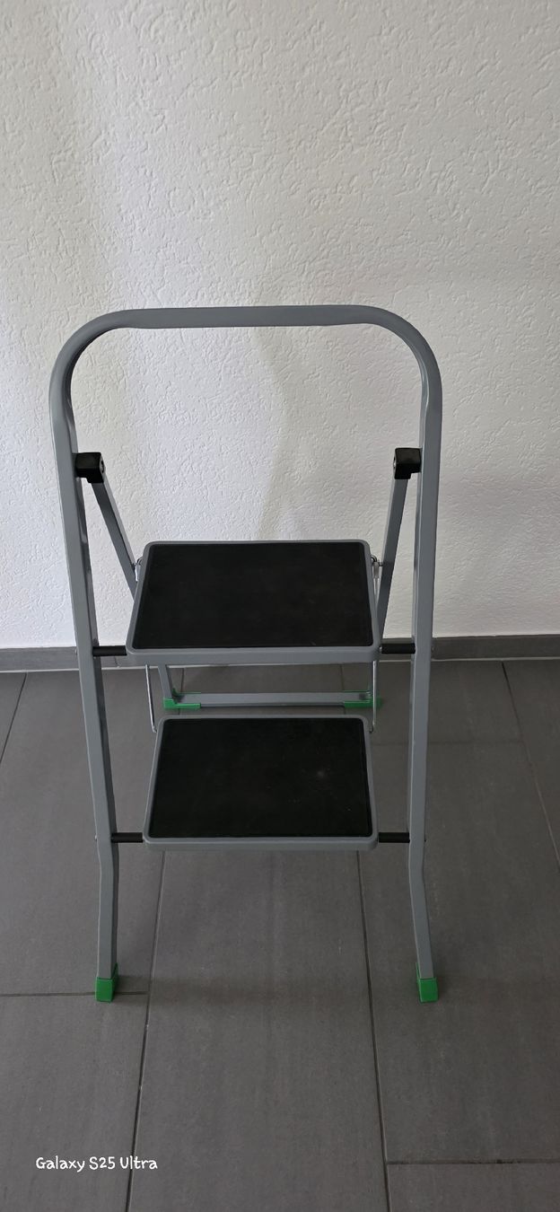 Echelles: Trittleitere mit 2 Stufen – D'occasion à Hildisrieden par Ladygirl97 2