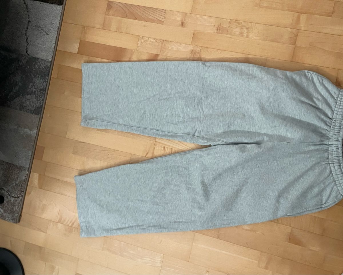 Pull&Bear Pantaloni: Pull and Bear Baggy Sweatpants – Usato da Münchenbuchsee venduto da nia_w9q5