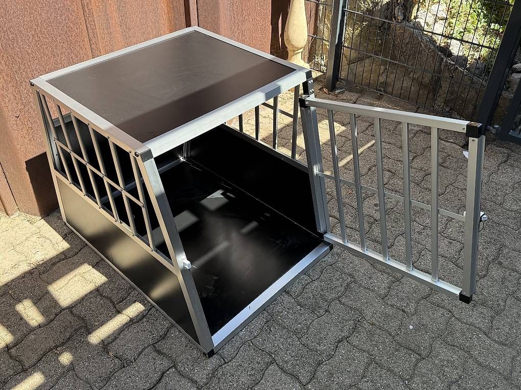Cages, transport & sécurité: Autohundebox gross angeschrägt – D'occasion à Oberwangen b. Bern par Tomw1 1