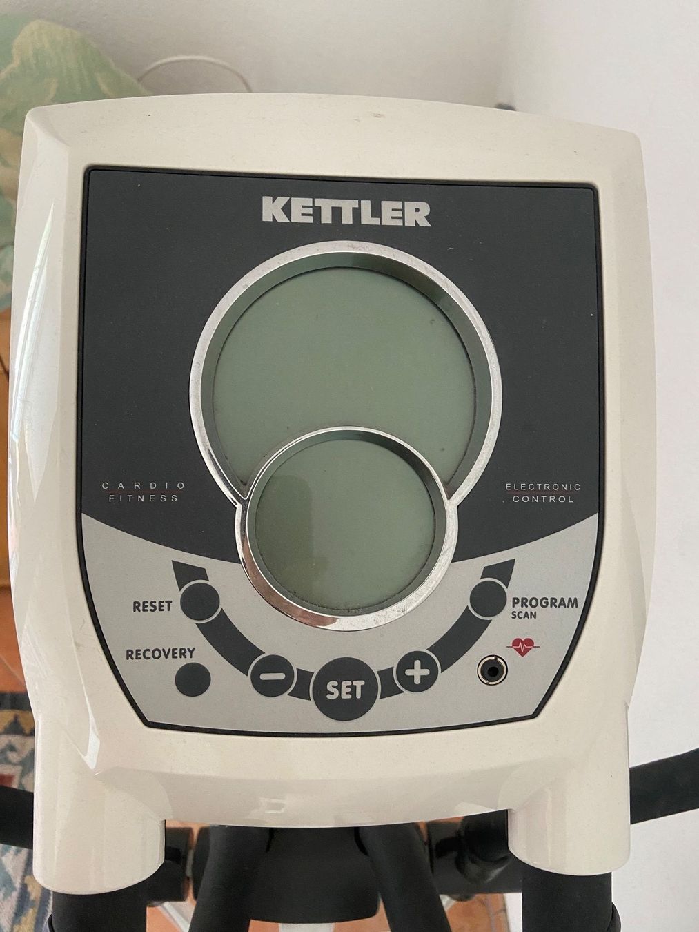 Kettler Hometrainer: KETTLER Crosstrainer mit Trainingscomputer + Schutzmatte – Usato da Hemmental venduto da cat_9l7f 1