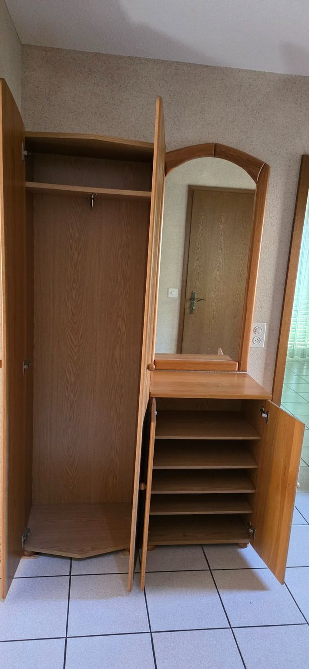 Guardaroba: Garderoben-Schrank mit Spiegel – Usato da Aarburg venduto da ebbe_im_portemonnaie 1
