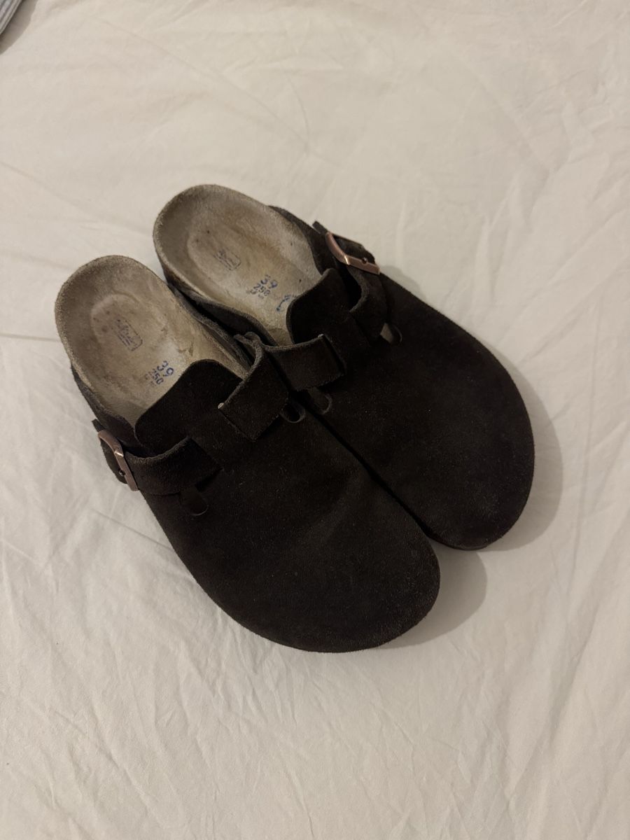 Birkenstock Scarpe da donna: Birkenstock Brown Suede sandals – Usato da Zürich venduto da are_fm6c
