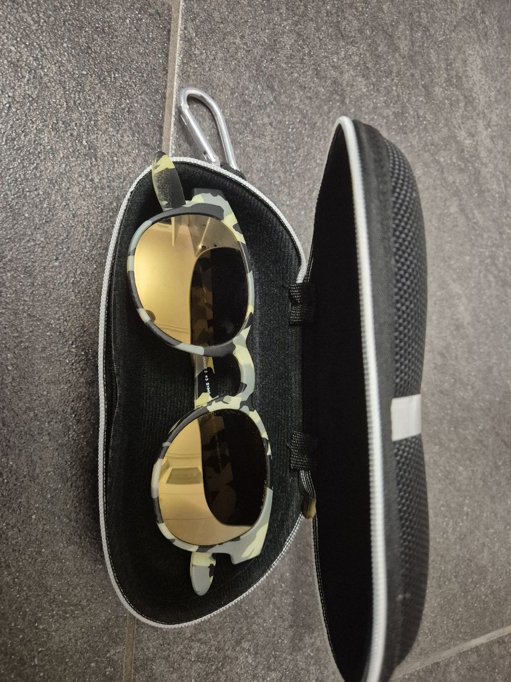 Occhiali & Lenti: Sonnenbrille Militär/Gold – Nuovo (secondo la descrizione) da Lütisburg venduto da St.Mi.