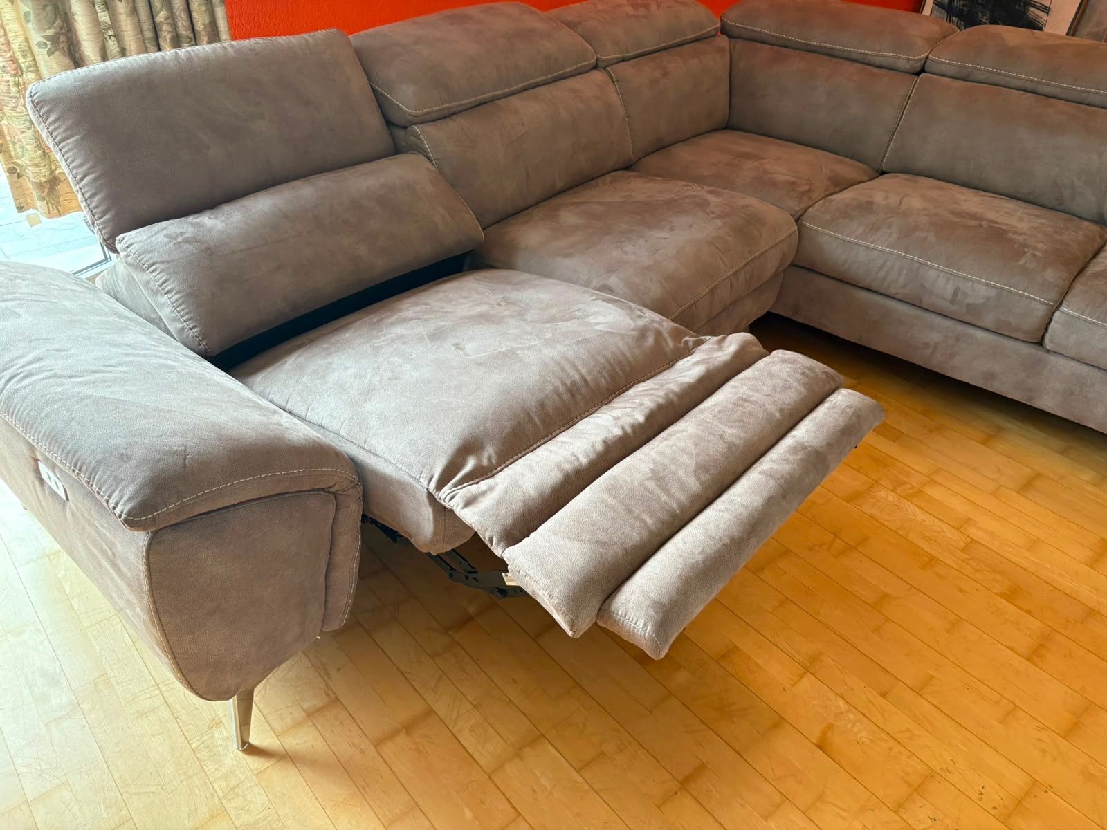 Sofas: Modernes Ecksofa mit Relaxfunktion – D'occasion à Oberweningen par rst_f2vm 2