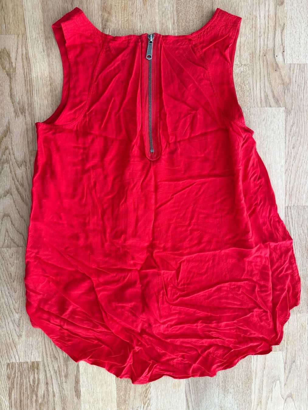 Diesel Top: Spende MSF - Diesel - Rotes ärmelloses Top - Gr S – Usato da Fällanden venduto da La_Natie 5