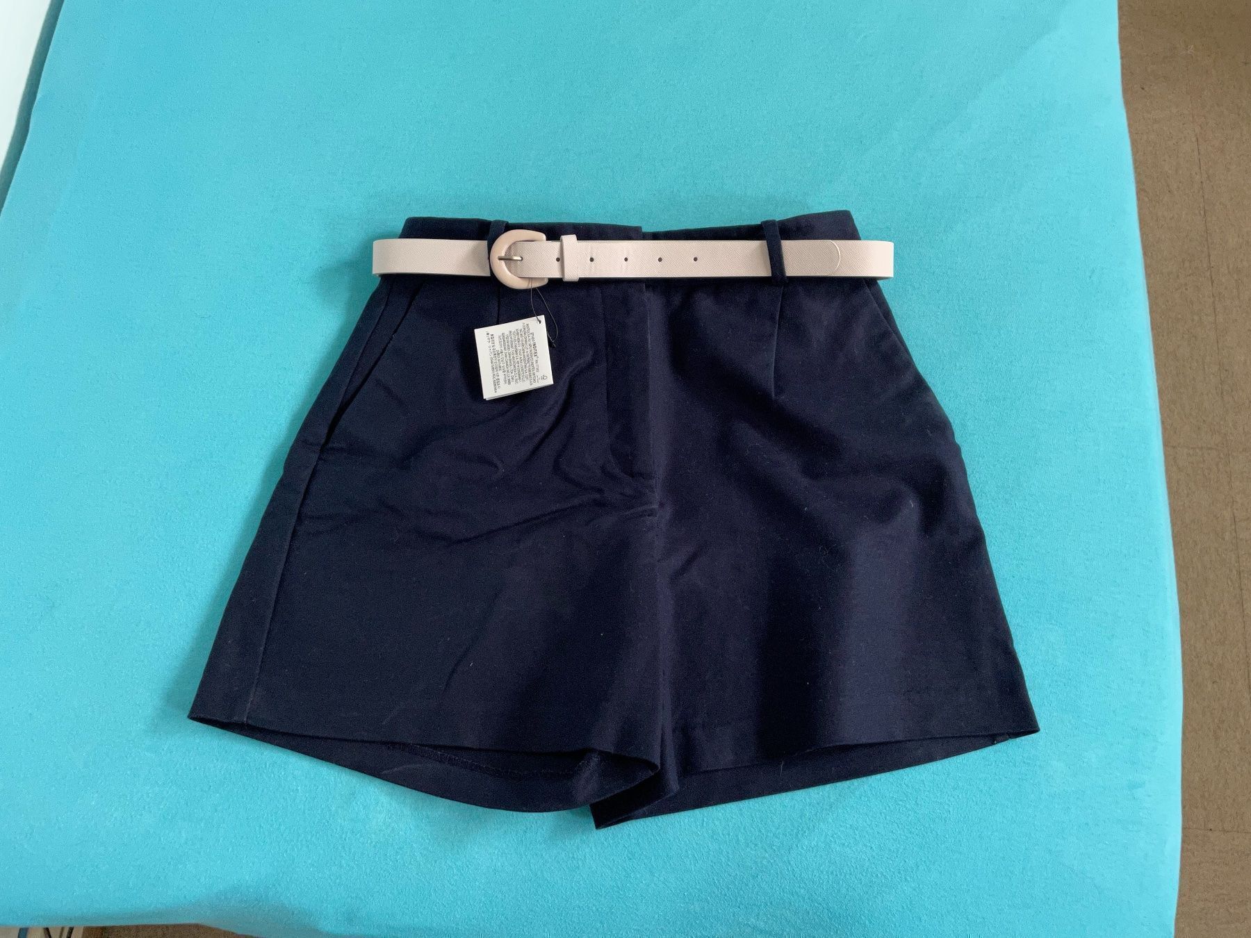 Zara Pantaloni: Zara Shorts – Usato da Basel venduto da Robyn20