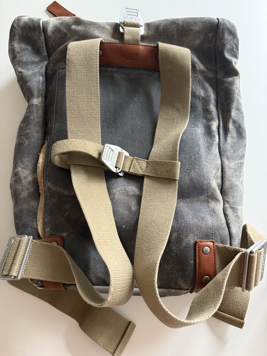 Brooks Zaini: Rucksack Brooks 26l Roll-Top grau  – Usato da Zürich venduto da OLDandNEW. 1