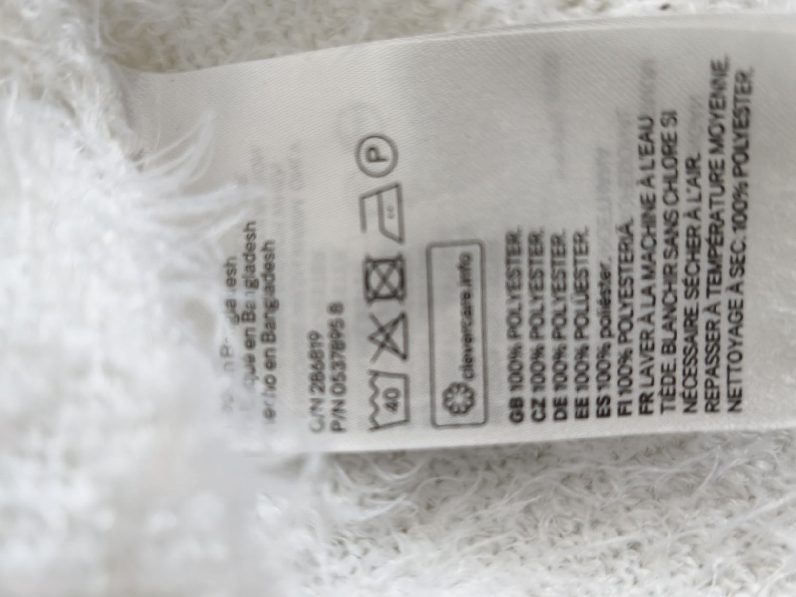 H&M Pullover & Sweatshirts: Pullover Divided H&M flauschig weiss Grösse XS  – Neu (gemäss Beschreibung) aus KRIENS von Franzy_Blond10 4