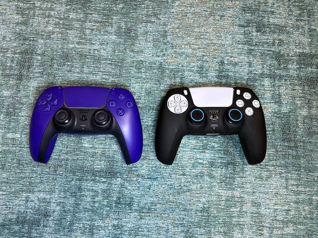 Konsolen: PS5 Disc Edition inkl. 2 Original Controller und mehr – Gebraucht aus Thalwil von car_fc5n