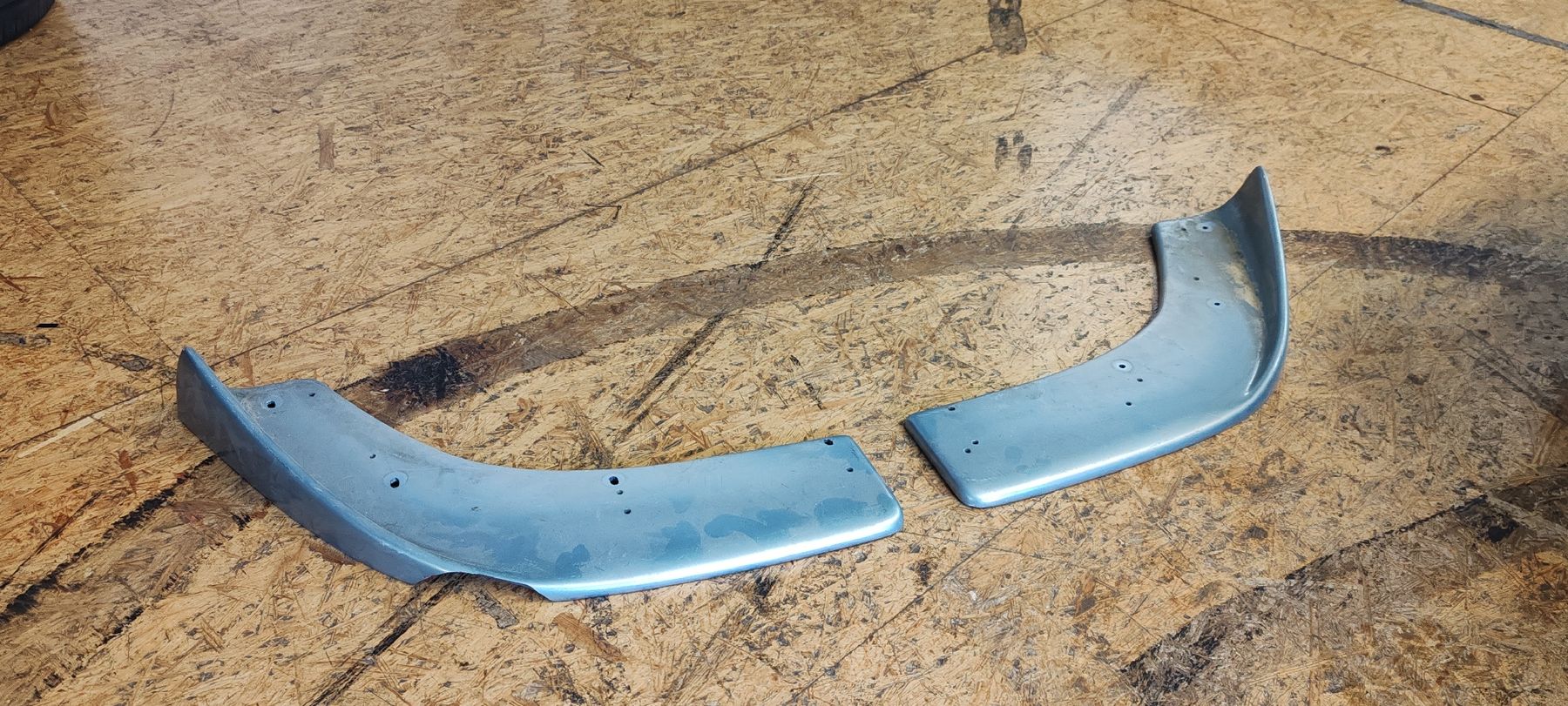 Alle Autoersatzteile: Moustaches Tuning pour pare-choc – Gebraucht aus Biel/Bienne von Mollarddesign