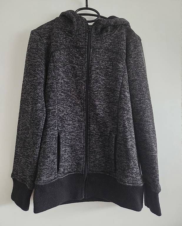Pullover & Sweatshirts: Dunkelgrau-schwarzer Kapuzenpullover (Grösse S) – Gebraucht aus Herisau von lia17 4